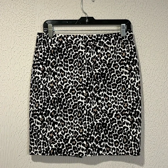 J. Crew Leopard print 100% cotton pencil skirt size 4P - Picture 3 of 10